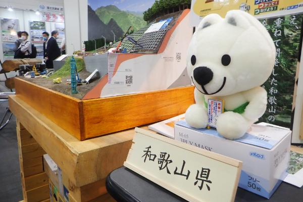 タニガキ建工と災対新技術研究会が近畿の建設技術展に出展しました。