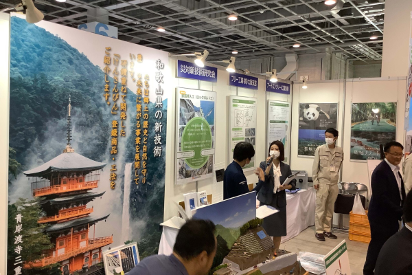 タニガキ建工と災対新技術研究会が近畿の建設 技術展に出展しました。