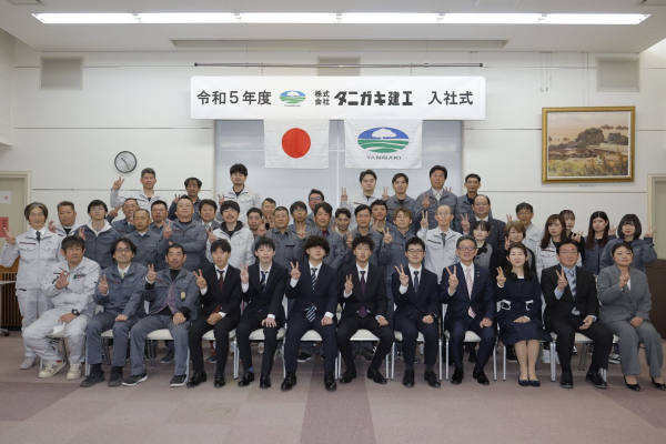 令和5年度 新入社員5名の入社式が行われました。