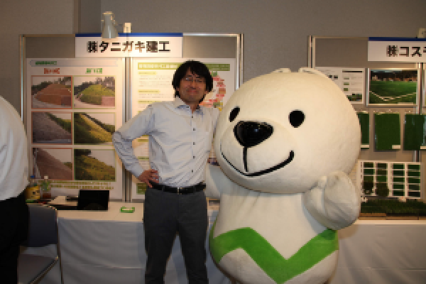 タニガキ建工と災対新技術研究会が第４回和歌山県けんさんぴん建設資材フェアに出展しました。