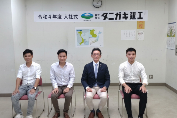 外国人実習生（2期生）入社式　3人入社しました。